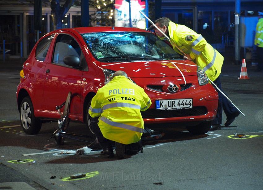 VU Rad gegen PKW Koeln Rath Roesratherstr Eilerstr P25.JPG